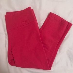 Nike Capri Cotton Dri-Fit Legging in Hot Pink